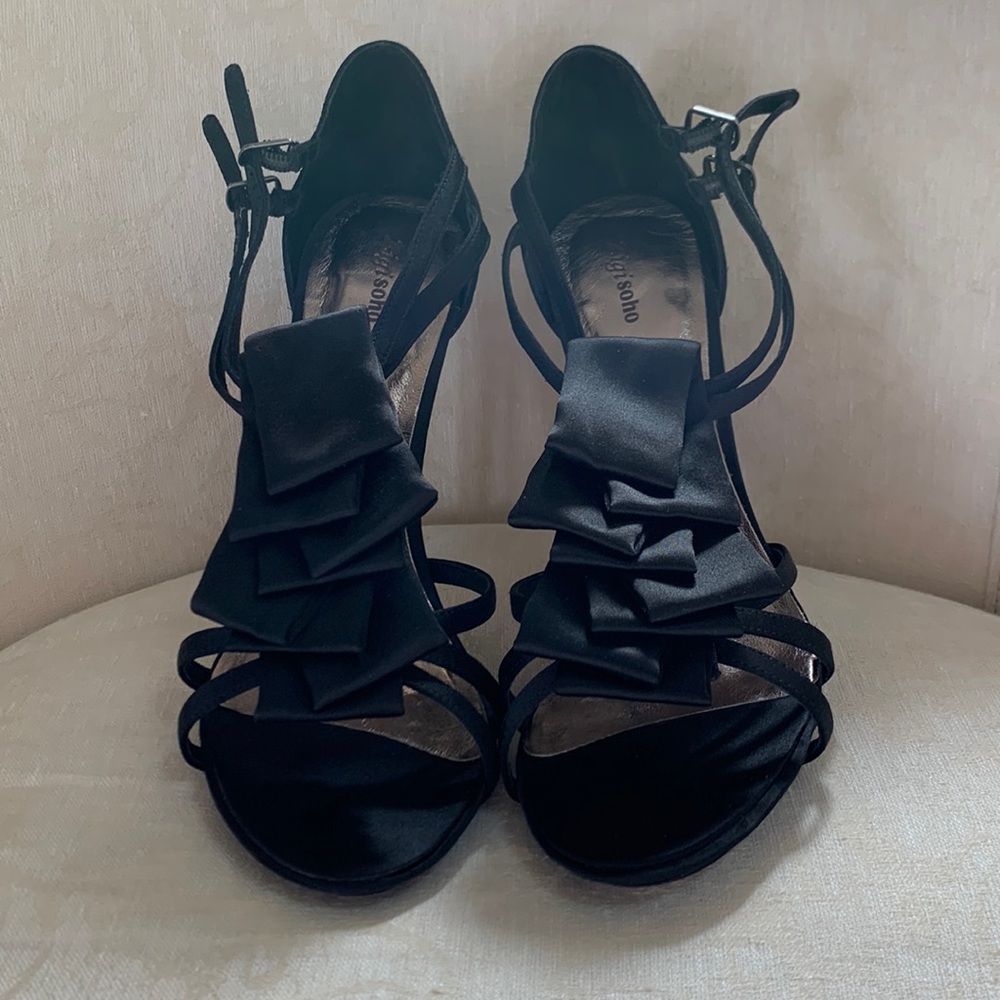 Zigi soho  Black ruffle satin pumps gently use. Worn one time.